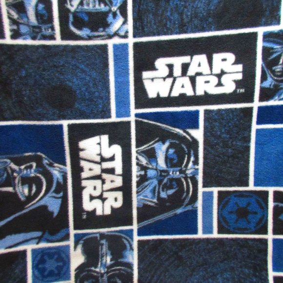 Star Wars Darth Vader 88" x 58" Fleece Blanket - Picture 3 of 3